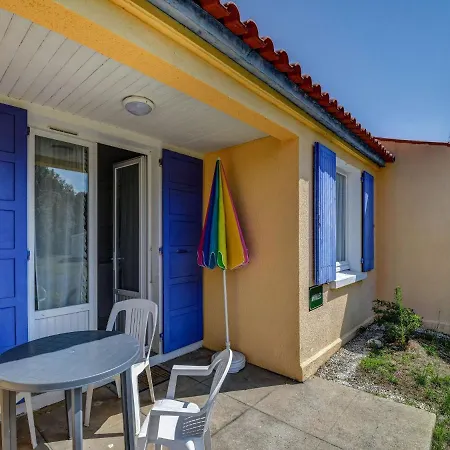 Vakantiehuis Pleasant Holiday In Saint-savinien With Pool *