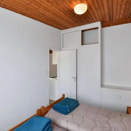 Pleasant Holiday In Saint-savinien With Pool Vakantiehuis Saint-Savinien