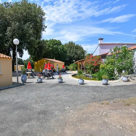 Vakantiehuis Pleasant Holiday In Saint-savinien With Pool *