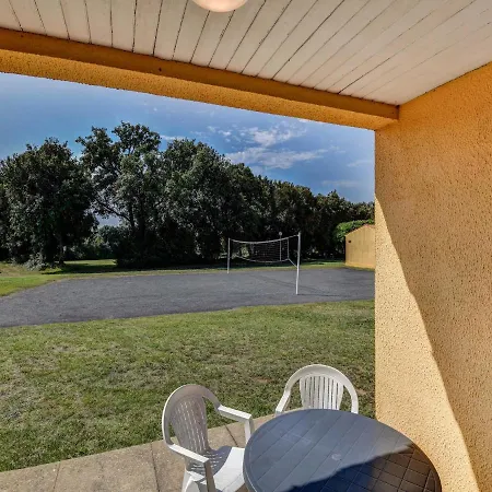 Vakantiehuis Pleasant Holiday In Saint-savinien With Pool Saint-Savinien